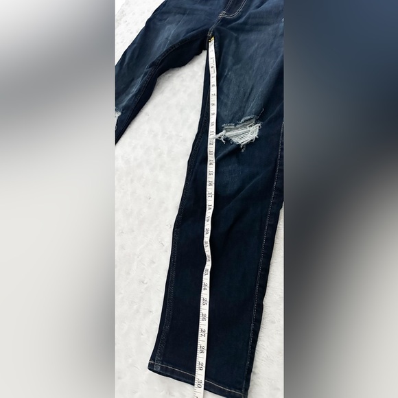 NWOT- HOLLISTER Men’s Distressed Dark Wash Skinny Jean - Picture 8 of 10